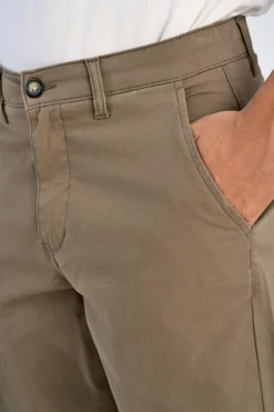 Chinos