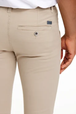 Chinos