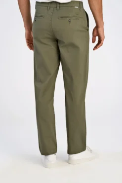 Chinos