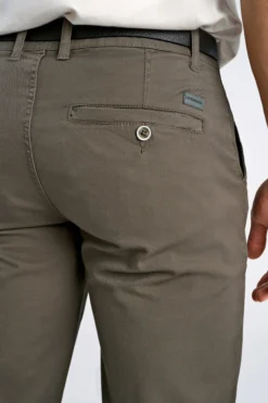 Chinos