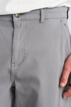 Chinos