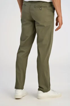 Chinos