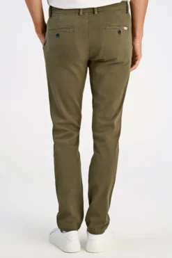 Chinos