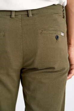 Chinos