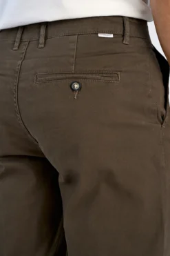 Chinos