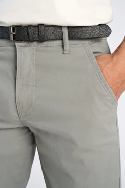 Chinos