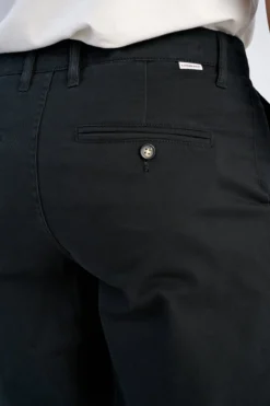 Chinos